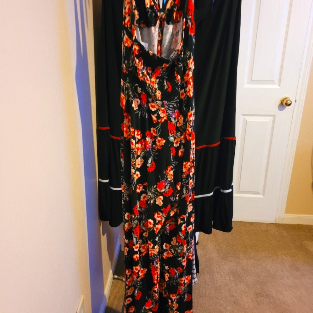 Palapsu,  black with print flowers